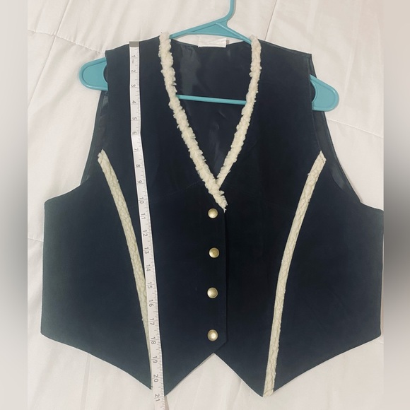 RARE Vintage 1980s Suede Leather Sherpa Trim, Lined Vest. Size M/L. - Picture 3 of 5